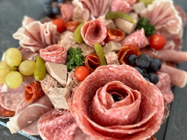 Nos plateaux de Charcuterie . Apéritif, Entrée, Raclette ,Apéritif dînatoire...